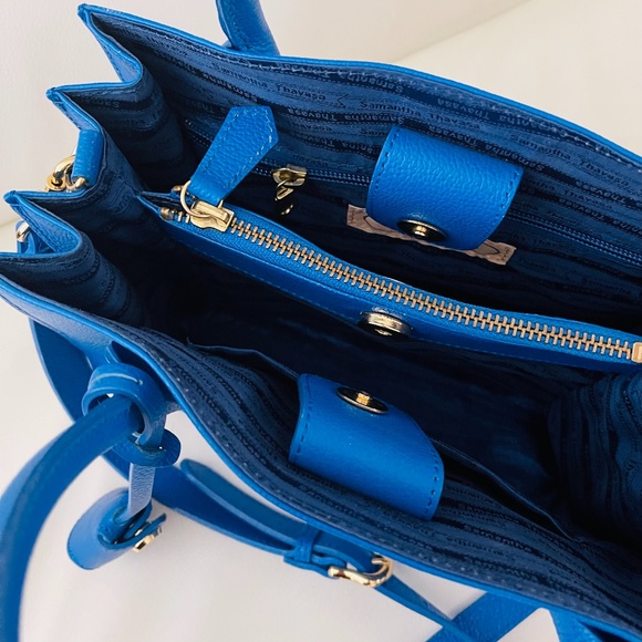 Samantha Thavasa Crossbody Bag - Picture 1 of 3